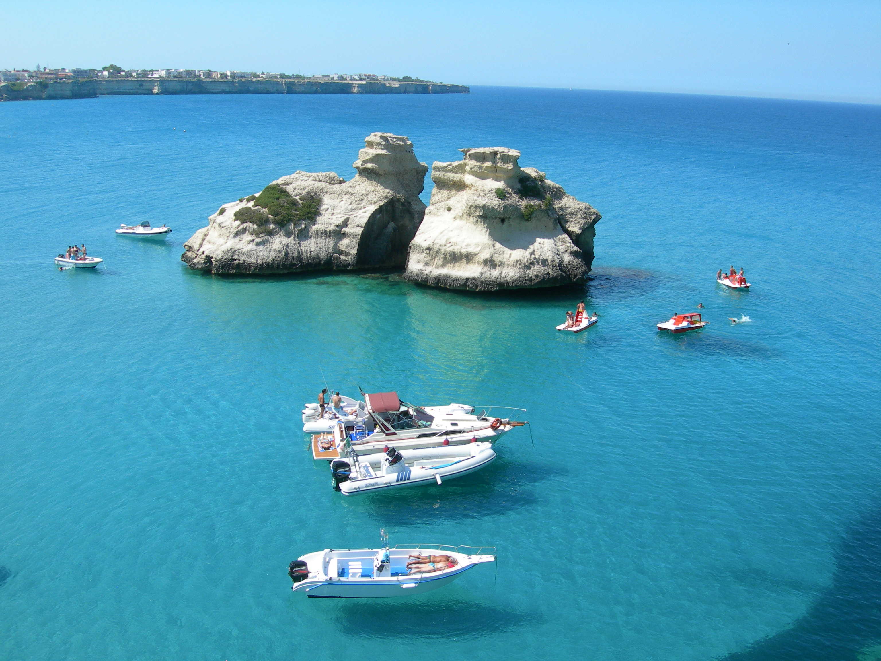 In Pedalo Nel Mare Del Salento Oasi Salento Residence Hotel